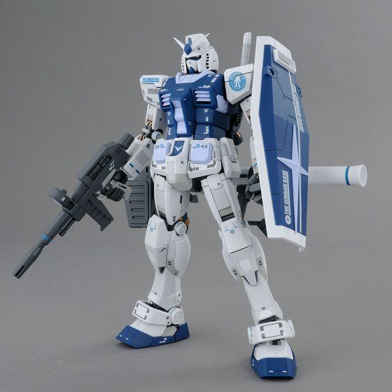 MG 1/100 THE GUNDAM BASE LIMITED RX-78-2 GUNDAM Ver.3.0 [THE GUNDAM BASE COLOR] thumbnail 2
