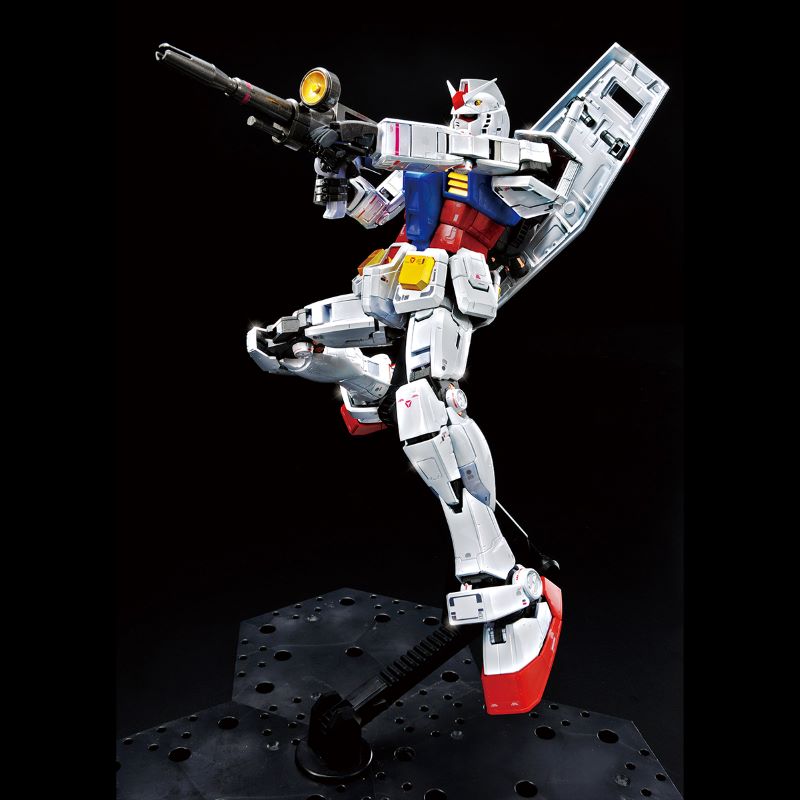 MG 1/100 THE GUNDAM BASE LIMITED RX-78-2 GUNDAM Ver.3.0 [TITANIUM FINISH] Official 09
