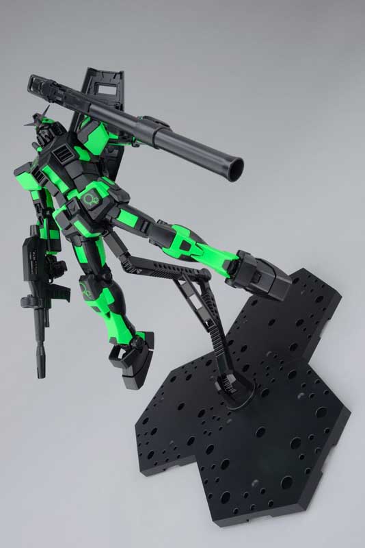 MG 1/100 RX-78-2 GUNDAM Ver.3.0 [RECIRCULATION COLOR/NEON GREEN] thumbnail 3