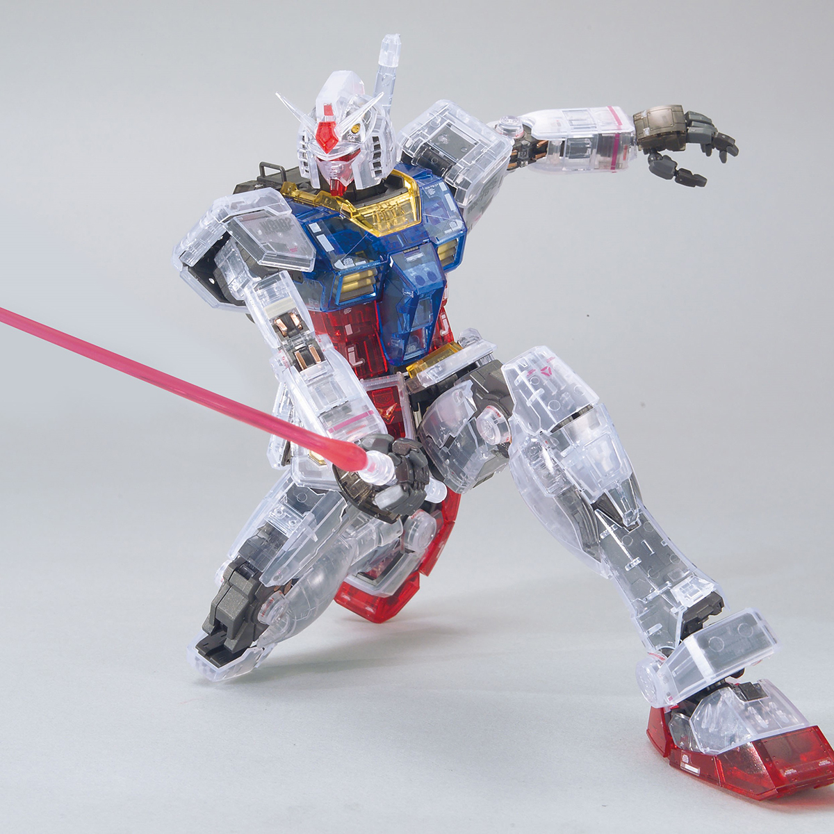 MG 1/100 THE GUNDAM BASE LIMITED RX-78-2 GUNDAM Ver.3.0 [CLEAR COLOR][Sep 2020 Delivery] thumbnail 2