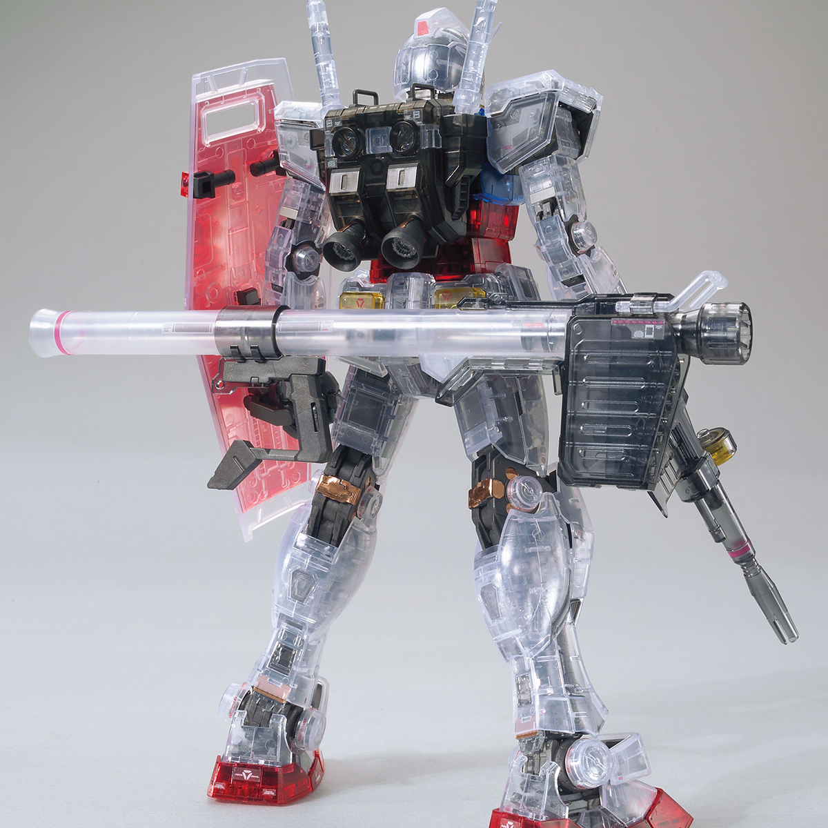 MG 1/100 THE GUNDAM BASE LIMITED RX-78-2 GUNDAM Ver.3.0 [CLEAR COLOR][Sep 2020 Delivery] thumbnail 3