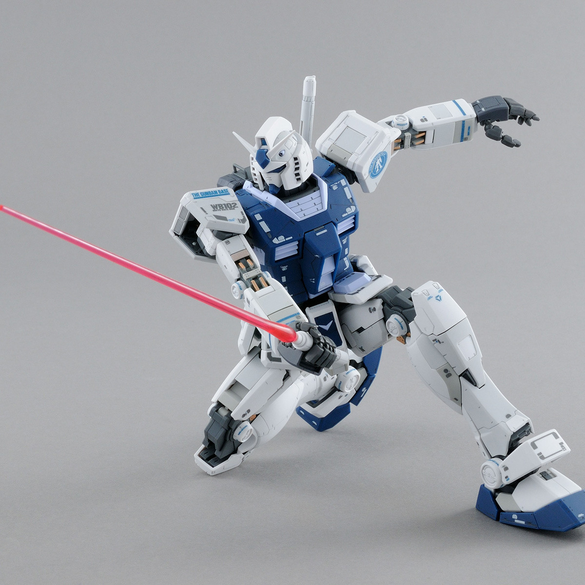 MG 1/100 THE GUNDAM BASE LIMITED RX-78-2 GUNDAM Ver.3.0 [THE GUNDAM BASE COLOR] thumbnail 2